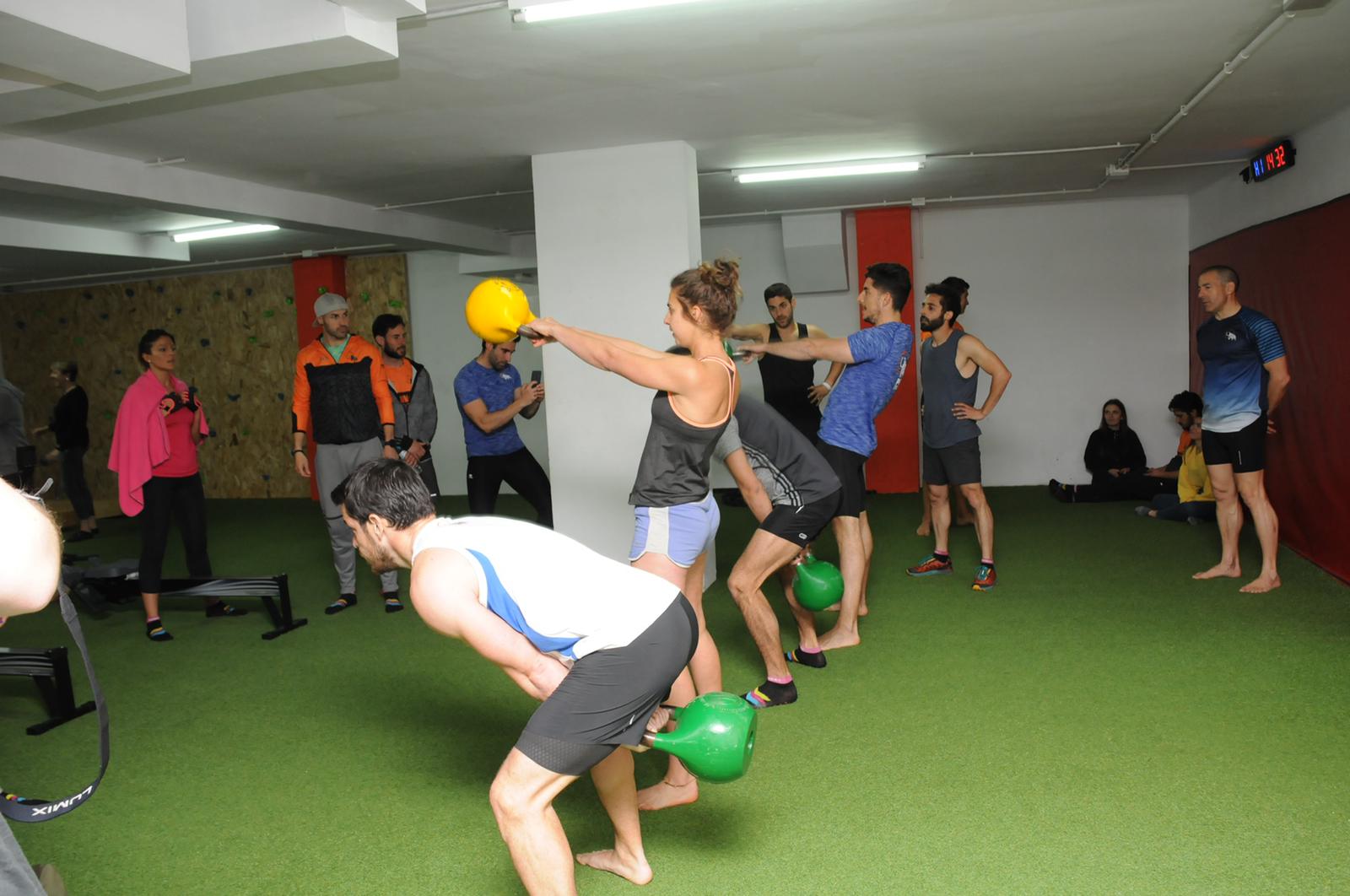 Colección de kettlebells de la sala